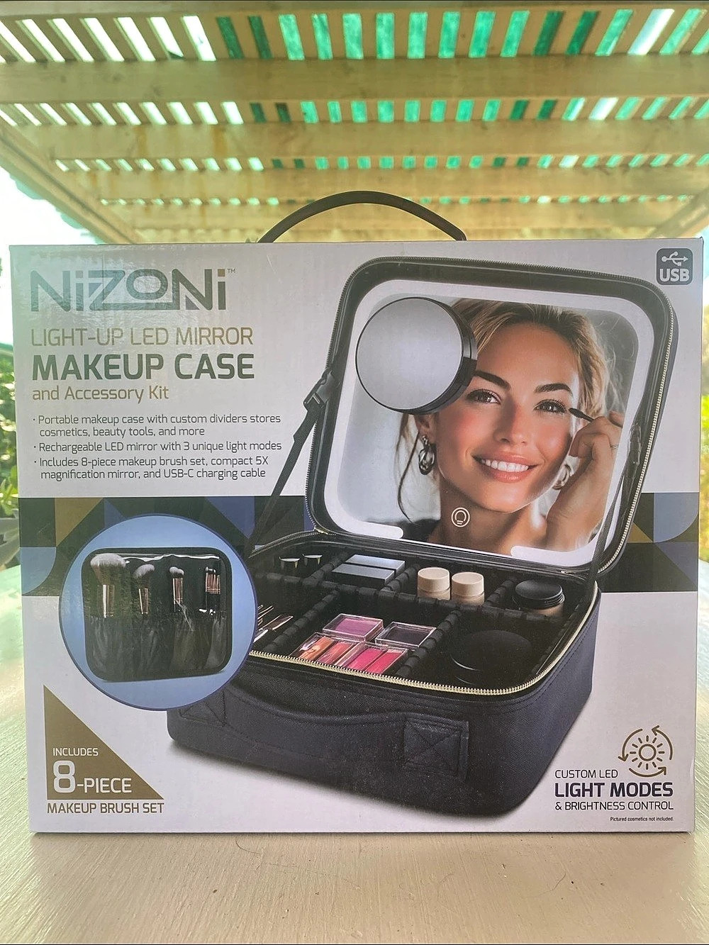 NIZONI Light-Up LED Mirror Makeup Case and Accessory Kit Black